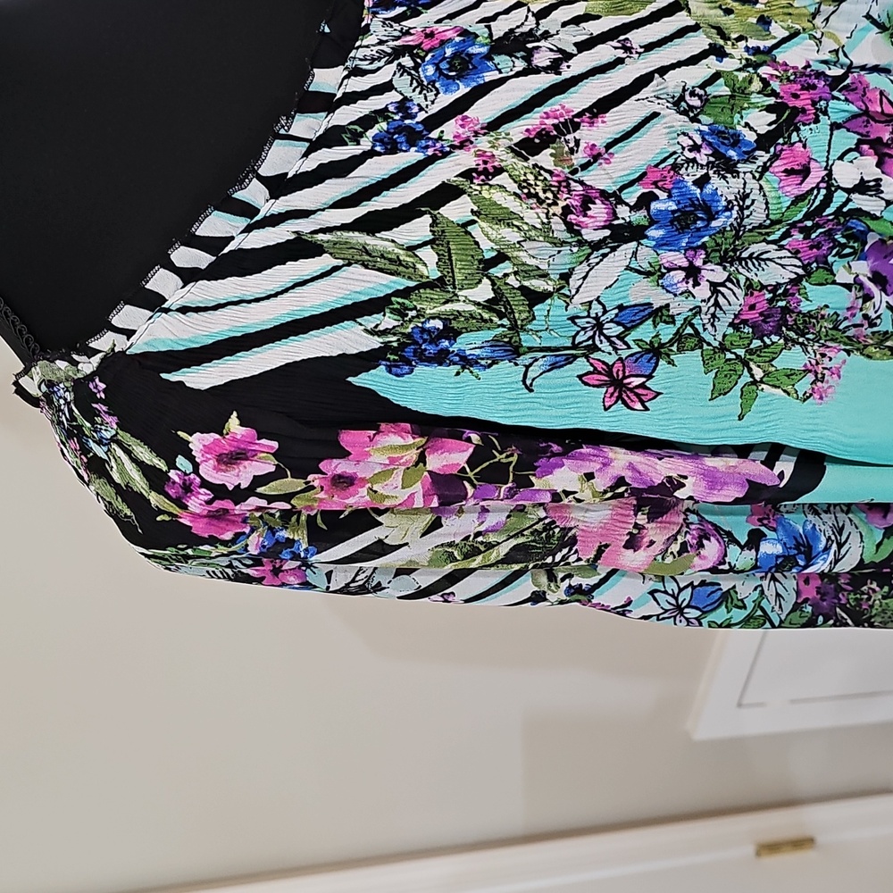 Top - Picture 5 of 16